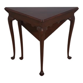 Biggs Queen Anne Mahogany Drop Leaf Handkerchief Table