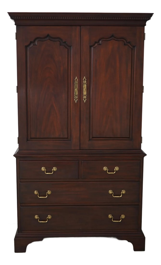 Henkel Harris Model 173 Mahogany Tv Cabinet: Age: C.2004 Details: Finish no.29 Model 173 Dovetailed Drawer Construction High Quality Construction Raised Panel Doors Traditional Style Dentil Crown Molding Offered @ Fraction Original Retail Cost C