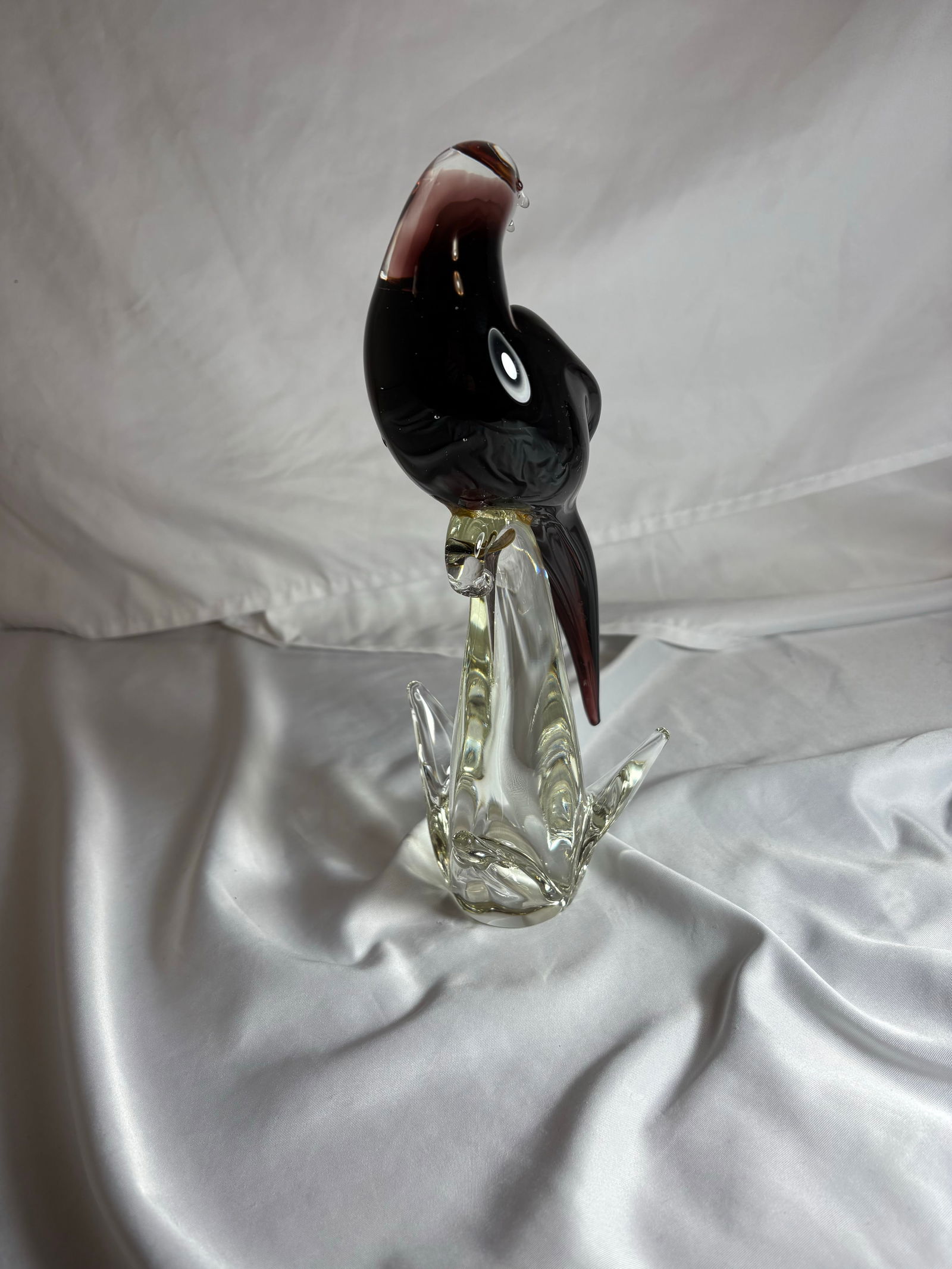 Murano Vintage Purple Bird With White Feathering Details on a Clear Glass Pedestal - 3