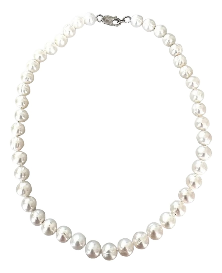 Vintage Honora Cultured Pearl Necklace With Sterling Silver Lobster Claw Clasp: Gorgeous cultured Pearl Necklace With Sterling Silver lobster claw Clasp. Hand knotted silk tie by Honora. Condition: Alterations: Original Condition Unaltered Imperfections: Some Imperfections Condit