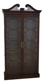 Henredon Chippendale Mahogany 2 Door Curio Display Cabinet