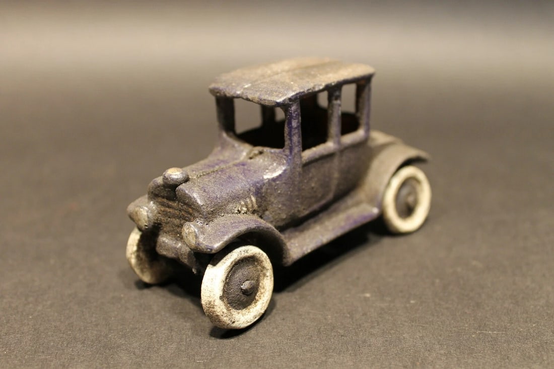 Cast Iron Sedan Toy Car (1 of 9)