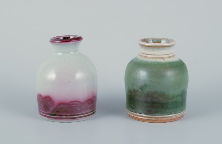 Elly Kuch (1929-2008) and Wilhelm Kuch (1925-2022). Two unique ceramic vases. One vase with glaze in: Title: Elly Kuch (1929-2008) and Wilhelm Kuch (1925-2022). Two unique ceramic vases. One vase with glaze in green tones. The other vase with reddish glaze on a sand-colored base. Description: Elly Kuc