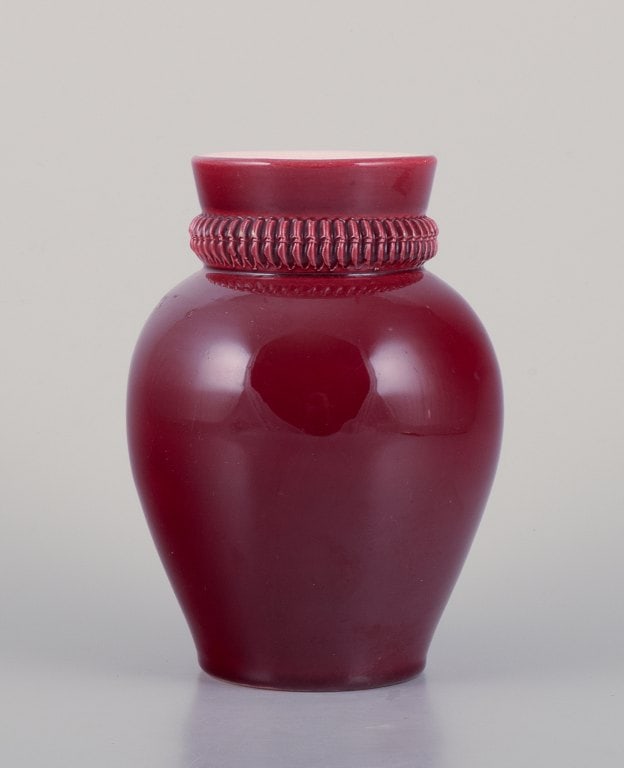 Pol Chambost (1906-1983), French ceramist. Hand-decorated ceramic vase with burgundy-toned glaze. - 2