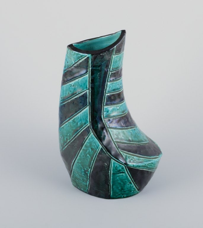 Christer, Mariestad, Sweden. Modernist ceramic vase with green and black glaze tones. - 3