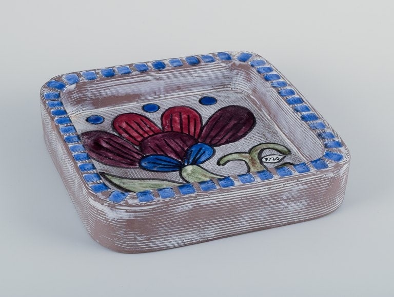 Mari Simmulson for Upsala Ekeby, Sweden. Ceramic bowl in modernist style with flower motif.