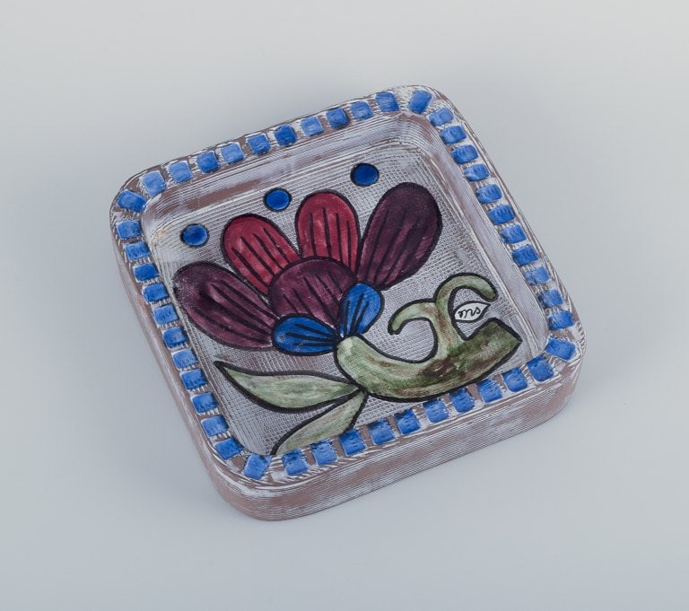 Mari Simmulson for Upsala Ekeby, Sweden. Ceramic bowl in modernist style with flower motif. - 2