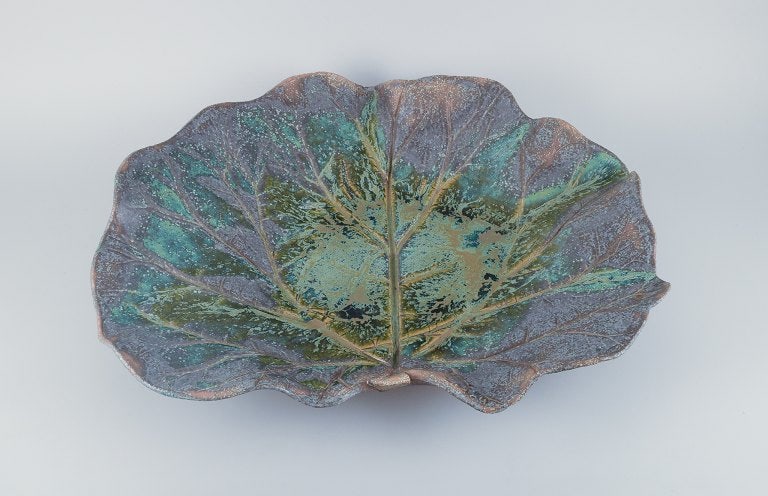 Linda Mathison, Sweden, colossal leaf-shaped unique ceramic bowl with glaze in violet, green, and: Title: Linda Mathison, Sweden, colossal leaf-shaped unique ceramic bowl with glaze in violet, green, and brown hues. High-quality contemporary ceramics. Description: Linda Mathison, Sweden, colossal l