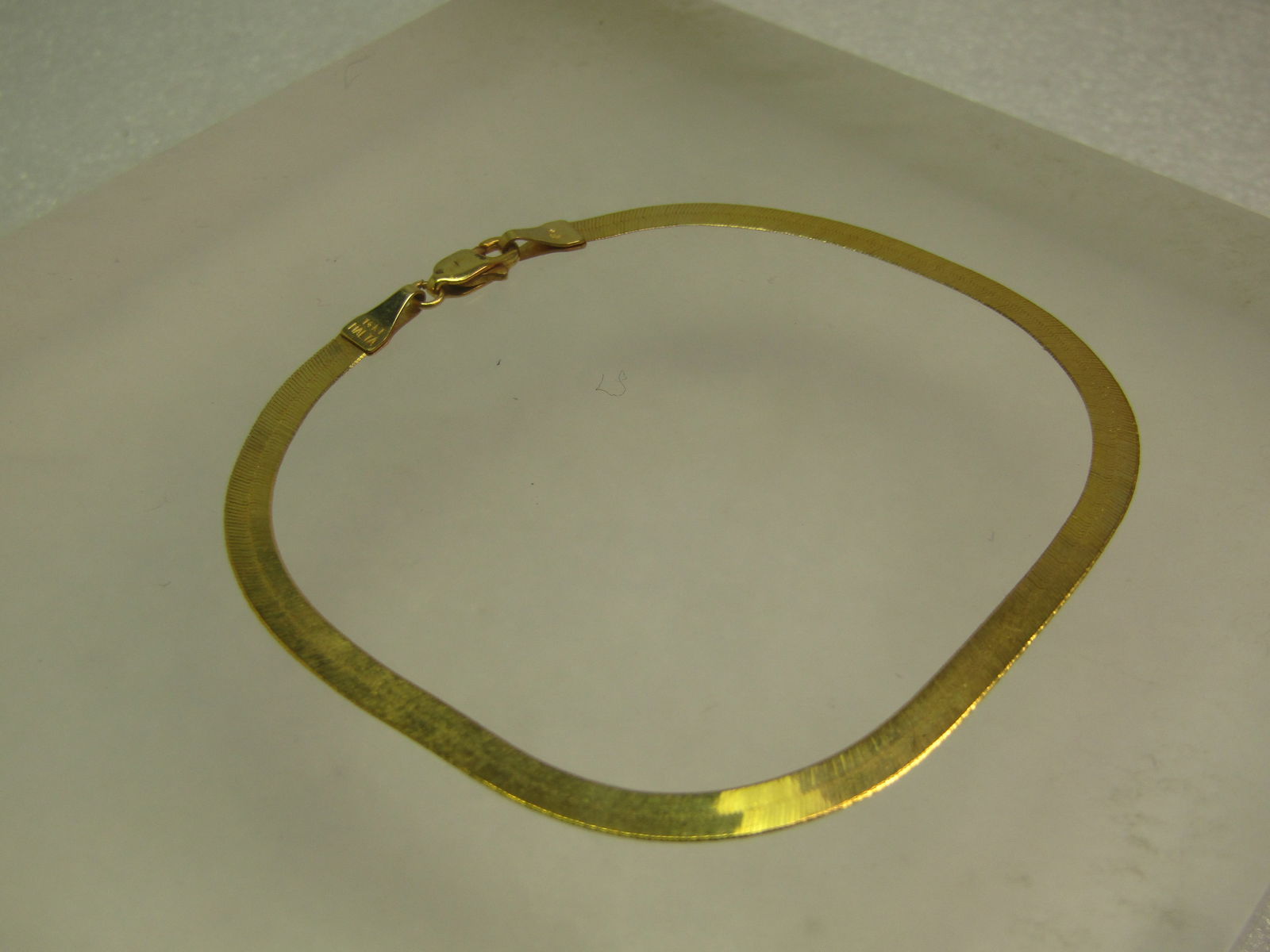 Vintage 14kt 3mm Herringbone Bracelet, 7", 1980's, Signed: Title:Vintage 14kt 3mm Herringbone Bracelet, 7", 1980's, Signed Description:Vintage 14kt 3mm Herringbone Bracelet, 7", 1980's, it is marked 14kt and also Malta. Lobster clasp where it is also marked .