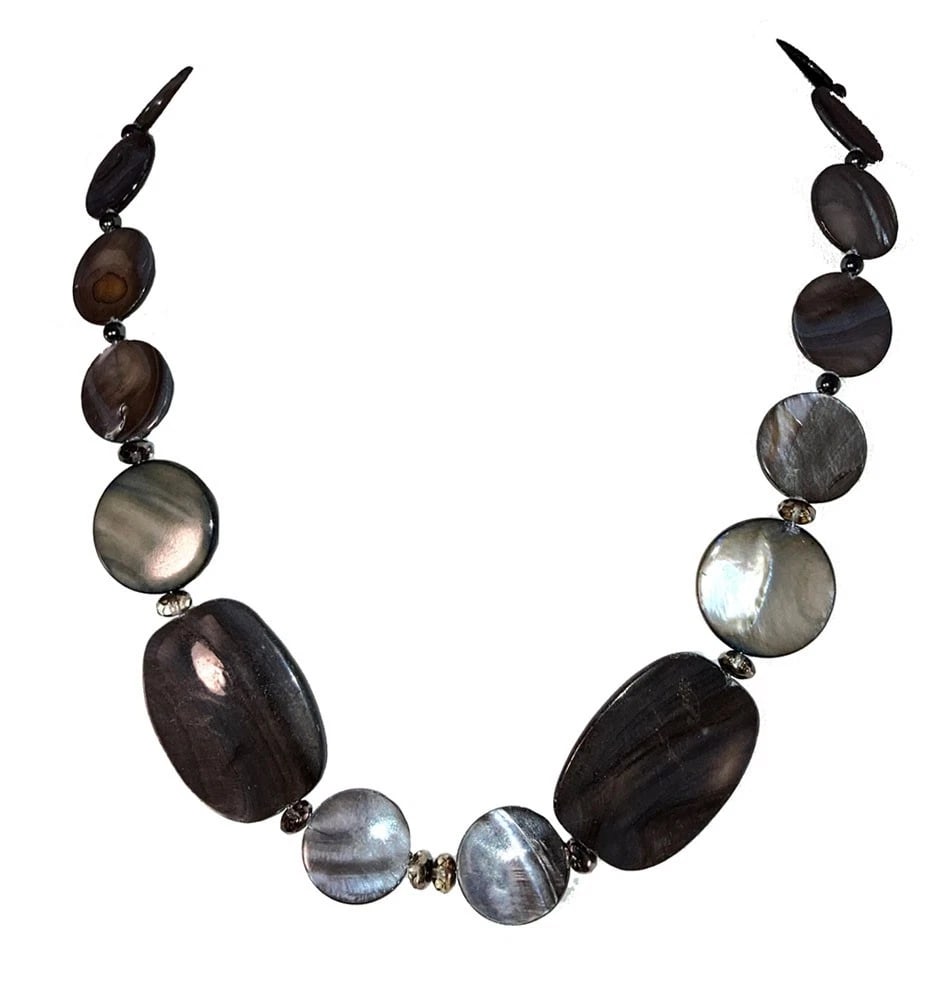 Black Mother of Pearl Hematite and Smoky Quartz Bead Necklace Sterling Clasp: Title:Black Mother of Pearl Hematite and Smoky Quartz Bead Necklace Sterling Clasp Description:Black Mother of Pearl Hematite and Smoky Quartz Bead Necklace Sterling Clasp, Hand made in the 1980's. Ne