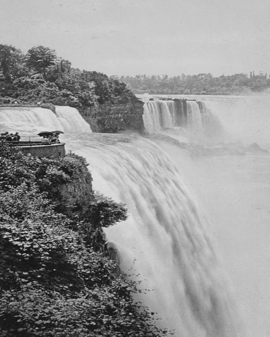 1900, Niagara Falls from Prospect Point: Title: 1900, Niagara Falls from Prospect Point Artist/Source: DETROIT PUBLISHING CO. Original Date: SEE TITLE Dimensions: 10X8 Description: || UNITED STATES SHIPPING ONLY! || This lot is a Dye Based P