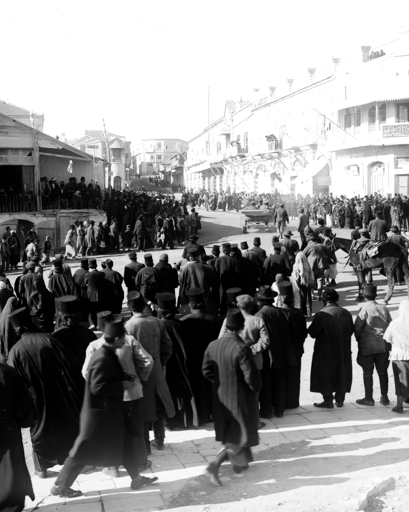 1917, Surrender Of Jerusalem To The British: Title: 1917, Surrender Of Jerusalem To The British Artist/Source: MATSON PHOTO SERVICE Original Date: 1917 Dimensions: 8X10 Description: || UNITED STATES SHIPPING ONLY! || This lot is a Dye Based Phot