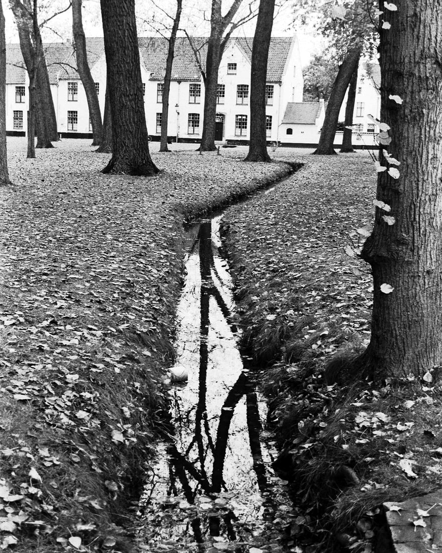 LG. FORMAT 13X19" ALMSHOUSES OF FLANDERS, 35MM: Title: LG. FORMAT 13X19" ALMSHOUSES OF FLANDERS, 35MM Artist/Source: EUROCONTEMPO PUBLISHING Original Date: 2010 Dimensions: 13X19 Description: || UNITED STATES SHIPPING ONLY! || This lot is a Dye Bas