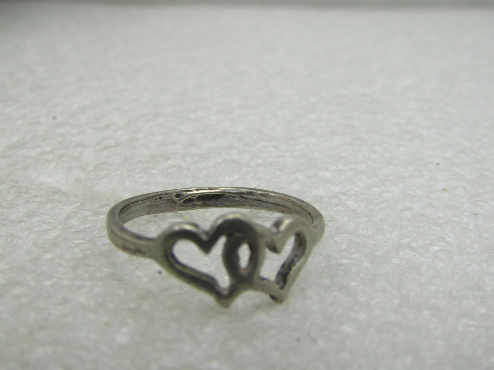 Vintage Sterling Silver Double Heart Ring, Sz. 6: Vintage Sterling Silver Double Heart Ring, Sz. 6, 1.70 grams. Tested and tests as sterling. Interlocking hearts that are appx. 13.5 mm wide and 6.5mm down the finger. The band is appx. The band is app