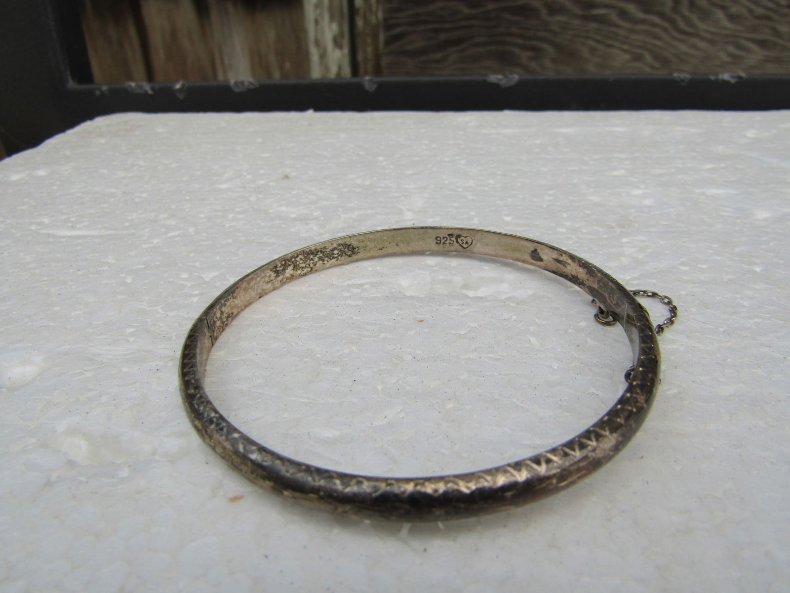 Vintage Sterling Silver Hinged Bangle Bracelet with safety Chain, 7.25", 5mm wide, Mid-Century: Vintage Sterling Silver Hinged Bangle bracelet with safety Chain, 7.25", 5mm wide, Mid-Century, 7.31 grams. Etched design around the bracelet. Signed SA inside a heart, marked .925 and tested. The ope