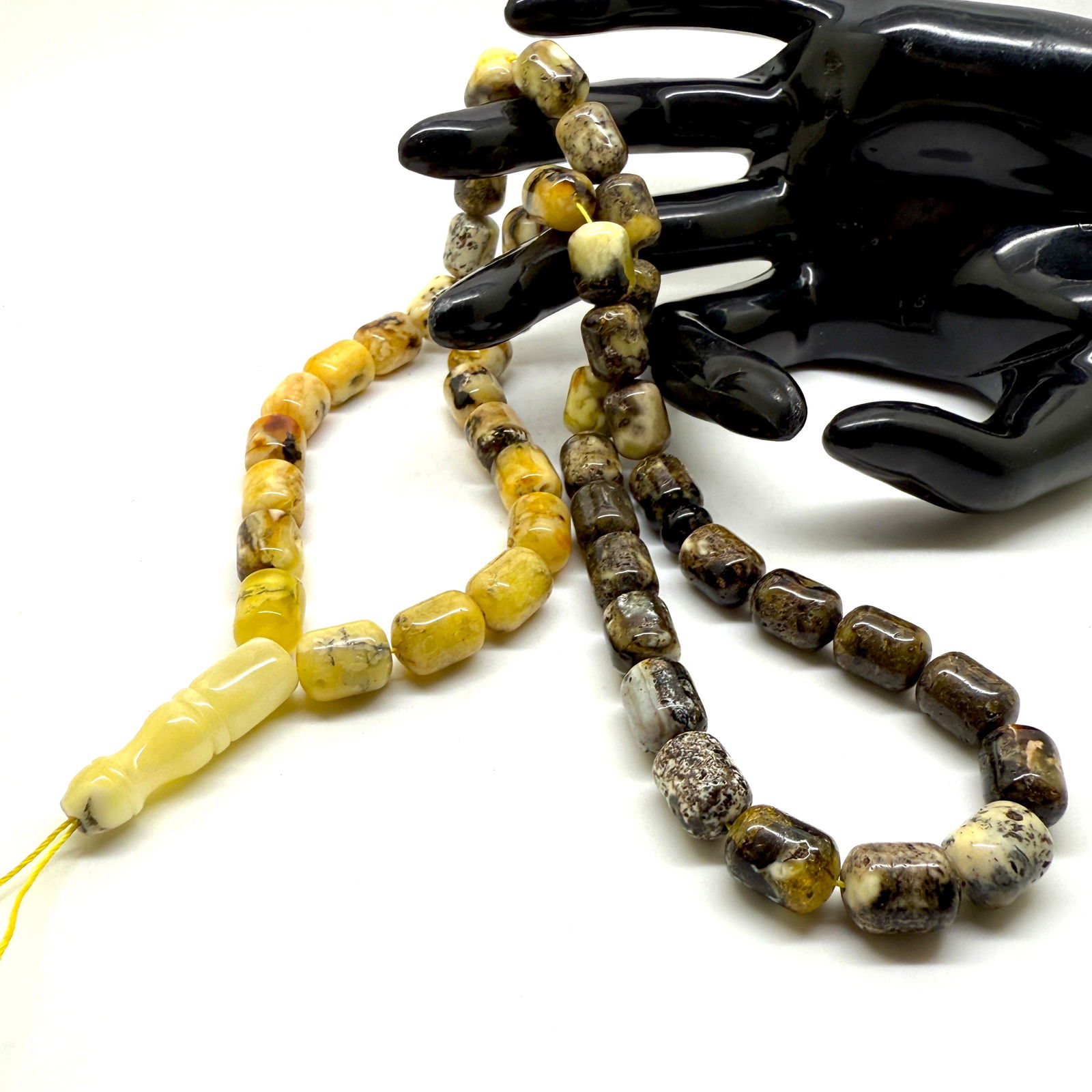 Amazing Vintage Amber Tesbih made from Barrel shaped Amber beads: Title:Amazing Vintage Amber Tesbih made from Barrel shaped Amber beads Metal:None Gemstone:Amber Weight:31.4 g Size:Bead size: 12.0 mm Bead size: 0.472 inches Made of:(Reconstituted Amber or Whole Sto