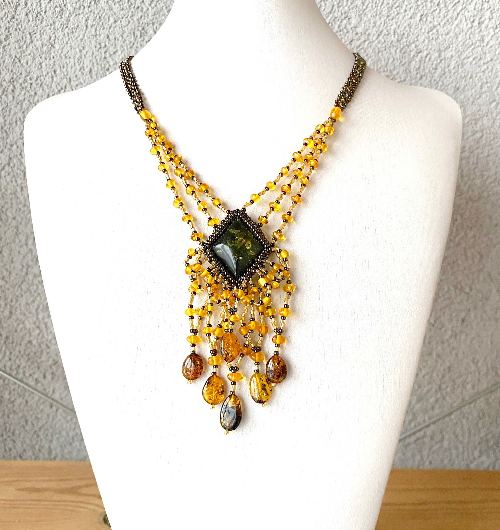 Fascinating Amber Floral Necklace made from leaf like bead ornaments: Title:Fascinating Amber Floral Necklace made from leaf like bead ornaments Metal:None Gemstone:Amber Weight:23.4 g Size:Size: 480.0 x 90.0 x 10.0 mm Size: 18.898 x 3.543 x 0.394 inches Made of:(Recons