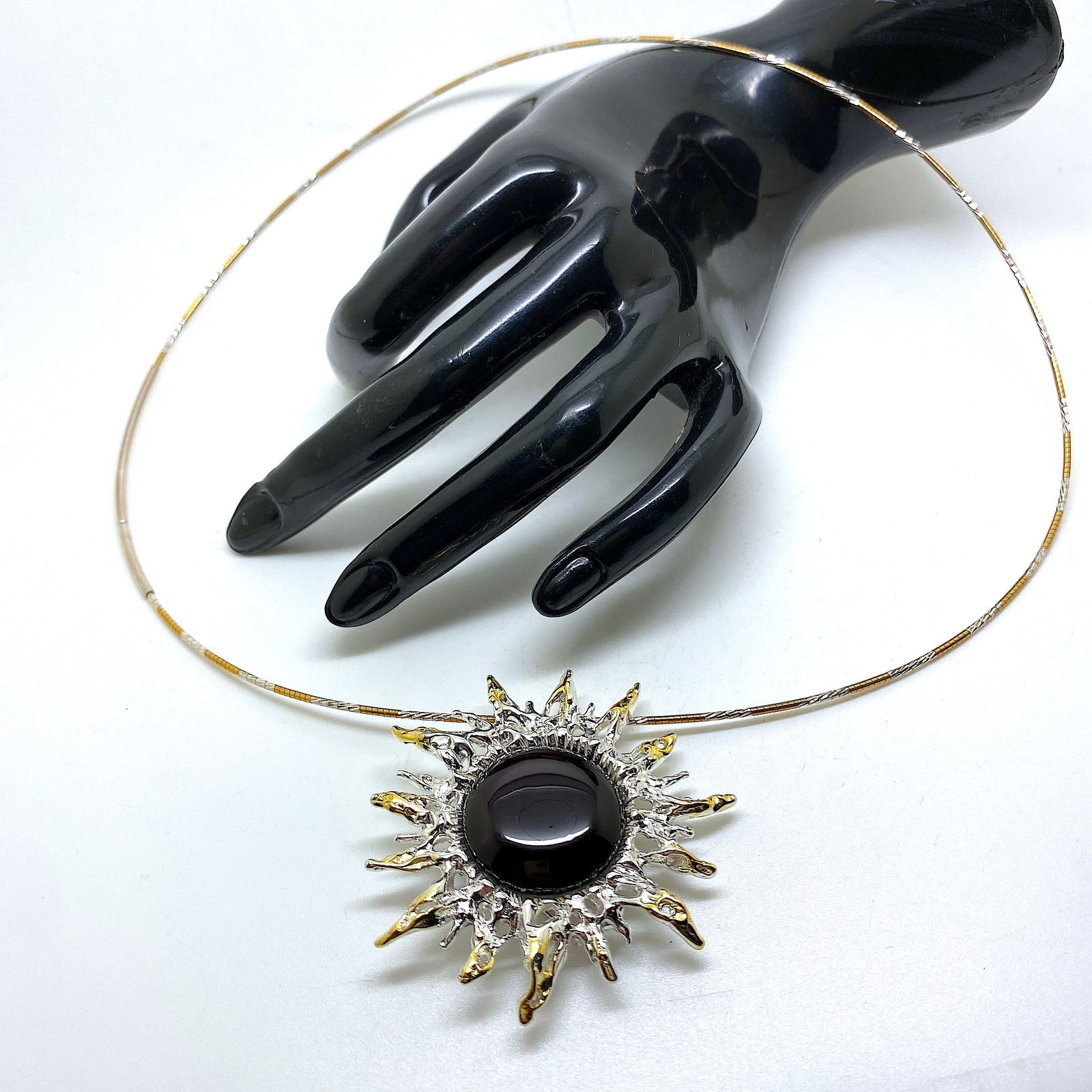 Amber Brooch / Pendant Necklace: Title:Amber Brooch / Pendant Necklace Metal:925 Silver-Gold Plated Gemstone:Amber Weight:24.6 g Size:Size: 54.0 x 50.0 x 12.0 mm Size: 2.126 x 1.969 x 0.472 inches Made of:(Reconstituted Amber or Whol