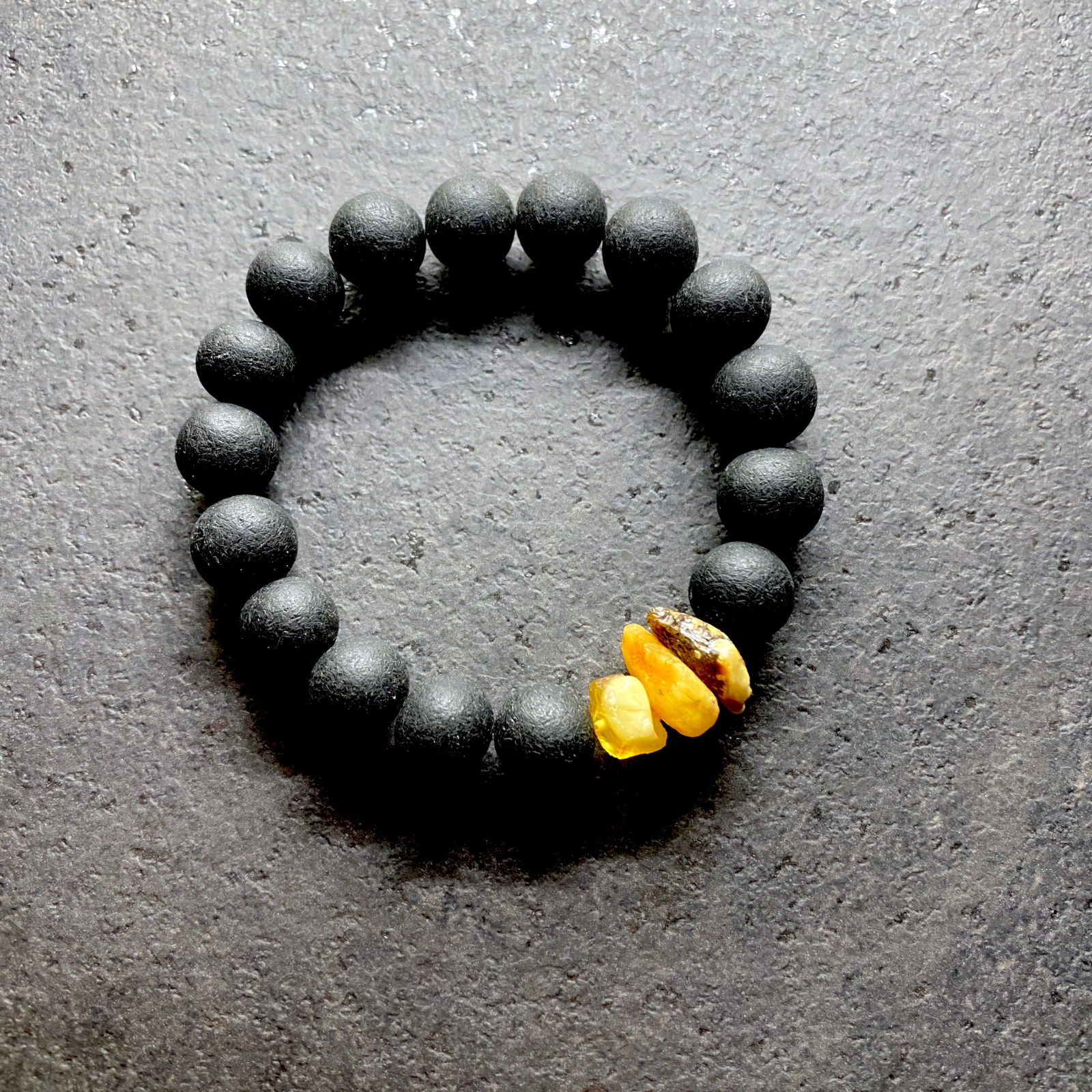 Outstanding Amber Bracelet made from Round Amber beads: Title:Outstanding Amber Bracelet made from Round Amber beads Metal:None Gemstone:Amber Weight:16.4 g Size:Bead size: 13.0 mm Bead size: 0.512 inches Made of:(Reconstituted Amber or Whole Stone):Recons