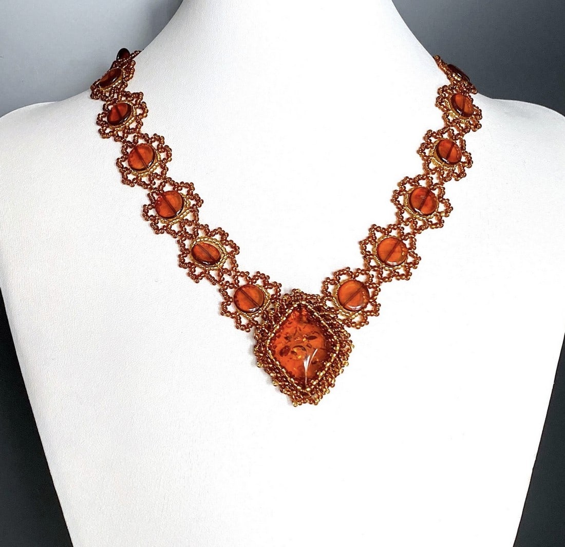 Fascinating Vintage Amber Floral Necklace made from leaf like bead ornaments: Title:Fascinating Vintage Amber Floral Necklace made from leaf like bead ornaments Metal:None Gemstone:Amber Weight:28.5 g Size:Size: 520.0 x 42.0 x 10.0 mm Size: 20.472 x 1.654 x 0.394 inches Made of