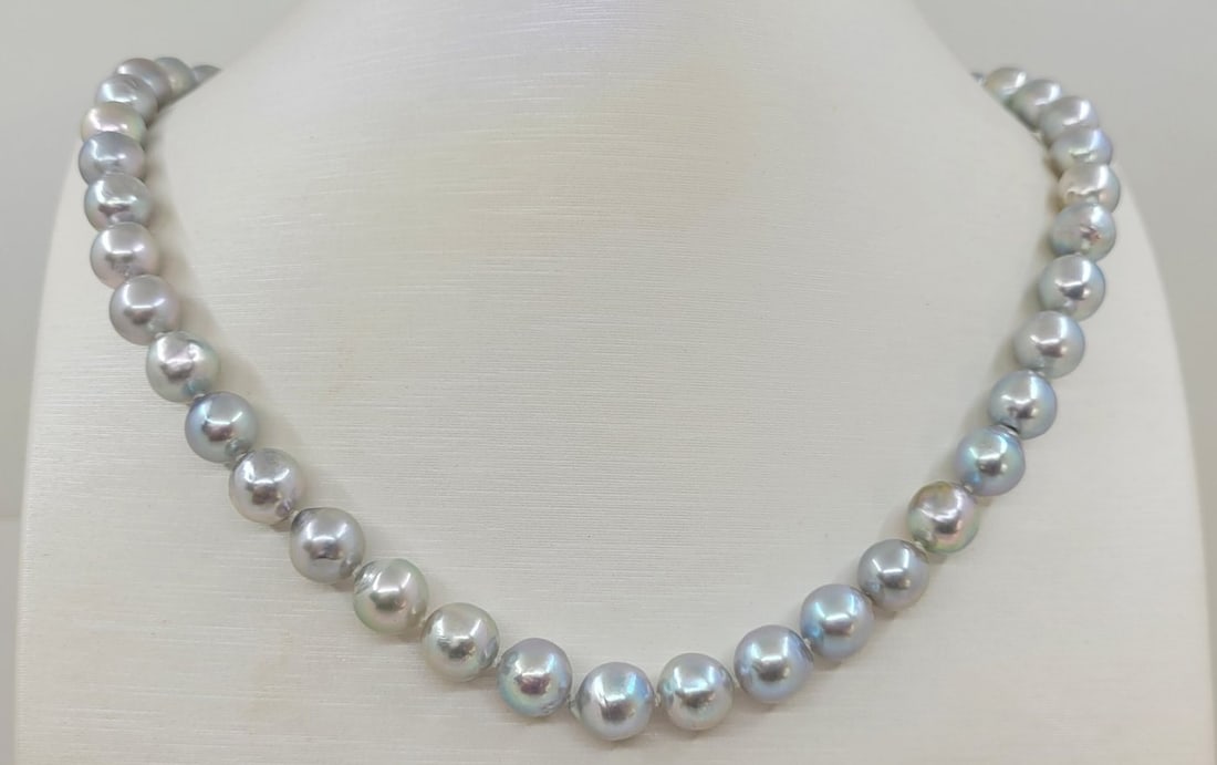 Necklace 8.5x9mm Silvery Akoya Pearls: Title: Necklace 8.5x9mm Silvery Akoya Pearls Description: A beautiful pearl necklace of silvery saltwater AAA Akoya pearls with exceptional lustre, finished with a ball clasp in solid silver. The clas