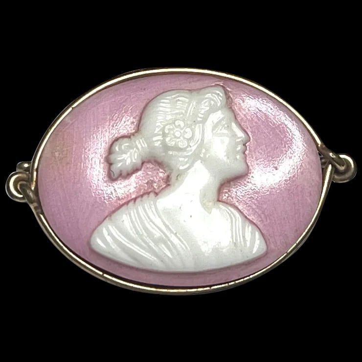 Vintage Pink Ceramic Cameo Brooch: Title: Vintage Pink Ceramic Cameo Brooch Description: Vintage Pink Ceramic Cameo BroochNo Hallmark SeenCeramic- with large chip at the backWeighs 3.7 gramsMeasures Approx. 1.25 x .75 inches Date/Perio