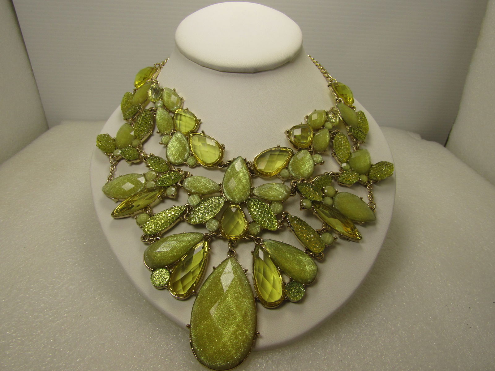 Yellow/Green Sparkling Bib Statement Necklace, 22", 1990's: Yellow/Green Sparkling Bib Statement Necklace, 22", 1990's. this has faceted yellow clear acrylic tearshop stones and well as a pale green/yellow ish glittery acrylic stone mix and textured stones sli