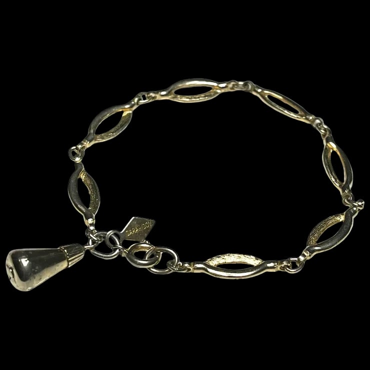 Vintage Sarah Coventry Charm Bracelet: Title: Vintage Sarah Coventry Charm Bracelet Description: Vintage Sarah Coventry Charm BraceletHallmarked: Sarah Cov Weighs: 6.8 grams- CostumeMeasures Approx. 7.25 inches Date/Period: Vintage- Costum