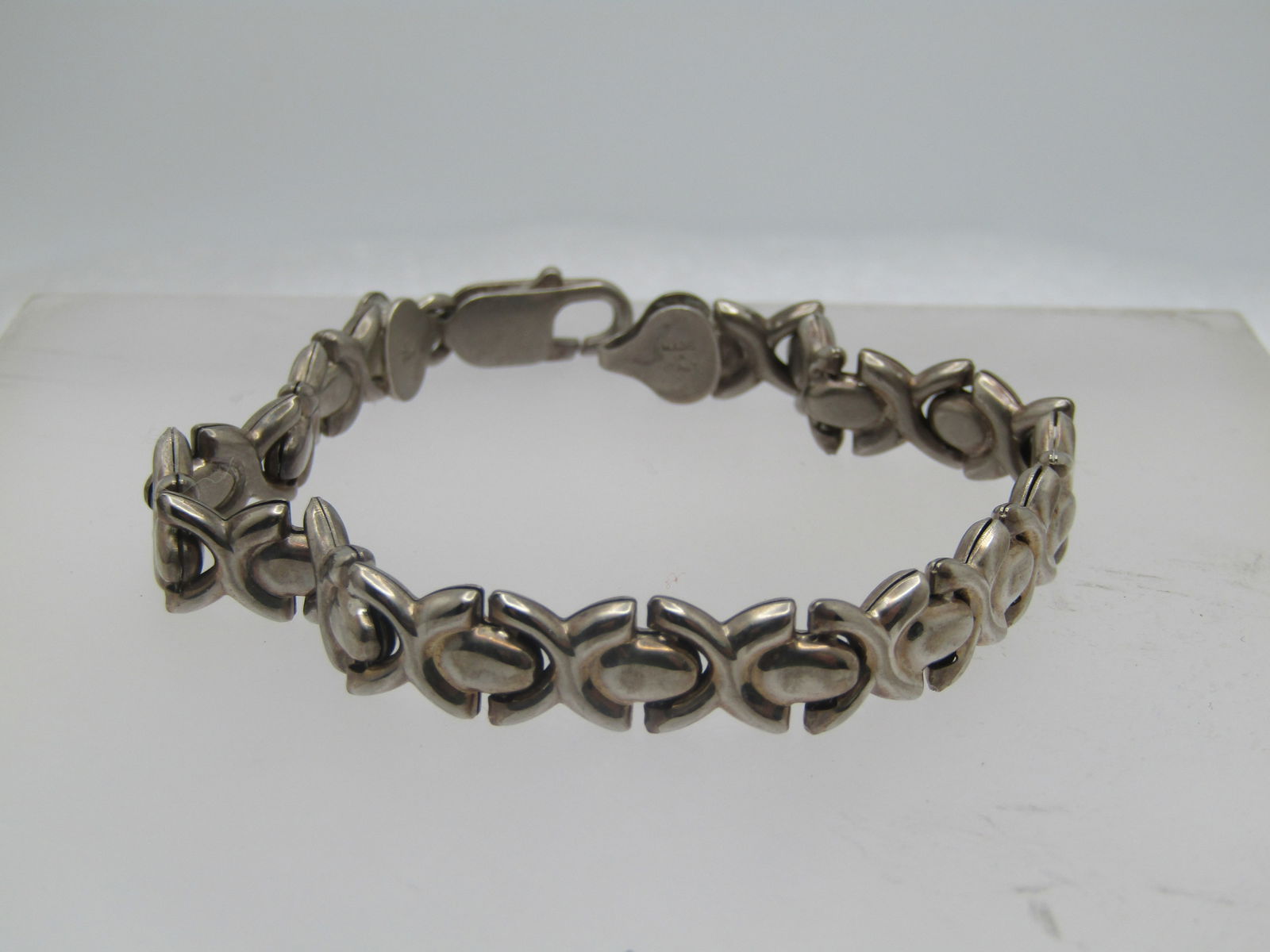 Vintage Sterling X Link Bracelet 7.25", Milor, Italy, 1980's: Vintage Sterling X Link Bracelet 7.25", Milor, Italy, 1980's. This has solid ovals between the X links making it a type of X & O or hugs and kisses bracelet. Heavy Lobster clasp. Marked .925, signed M