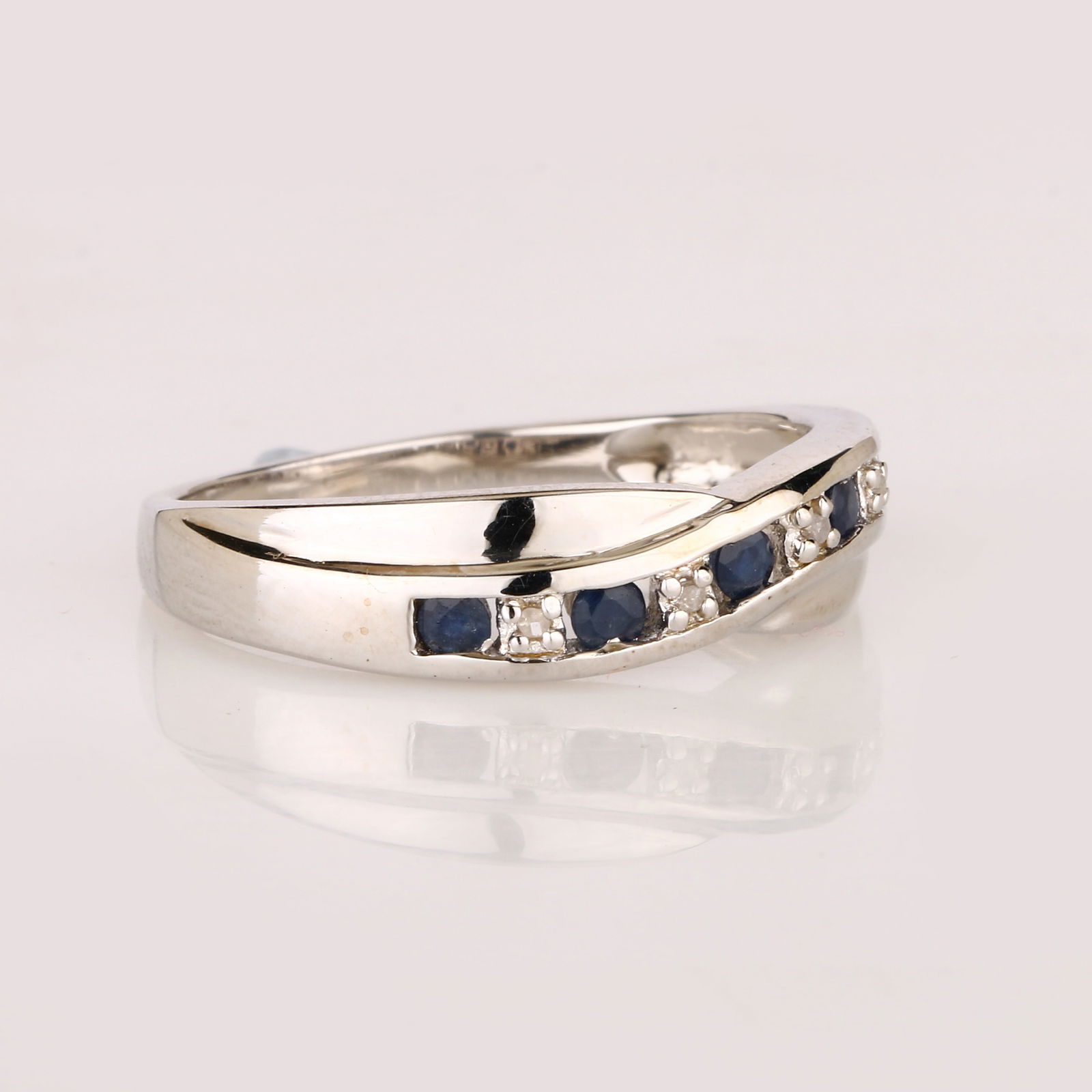 Ring: Blue Sapphire Round 2.10-2.20mm - 3