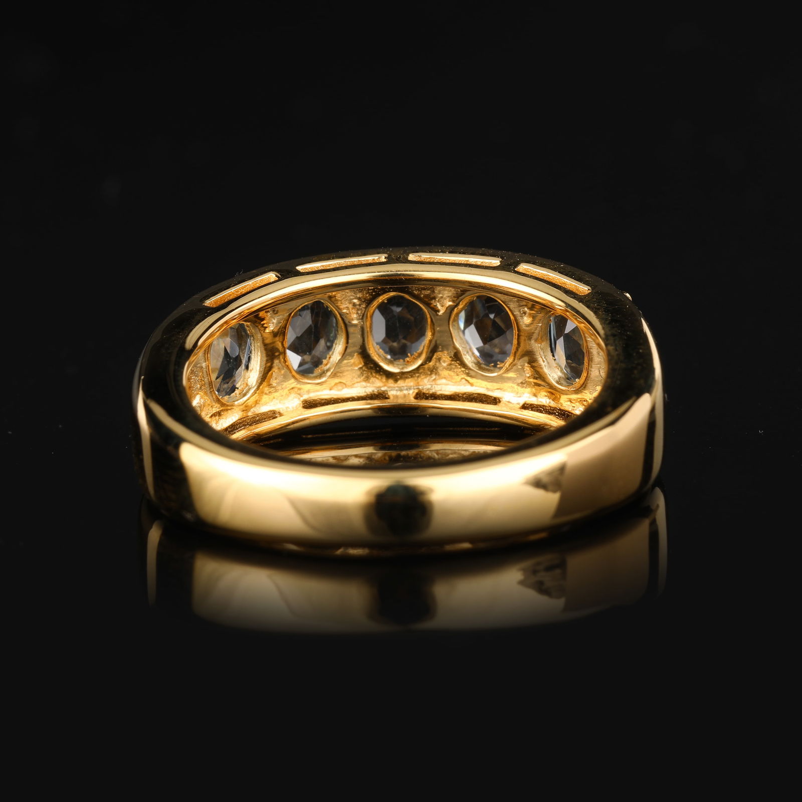 Ring: Sky Blue Topaz Oval 5x4mm (1 of 5)