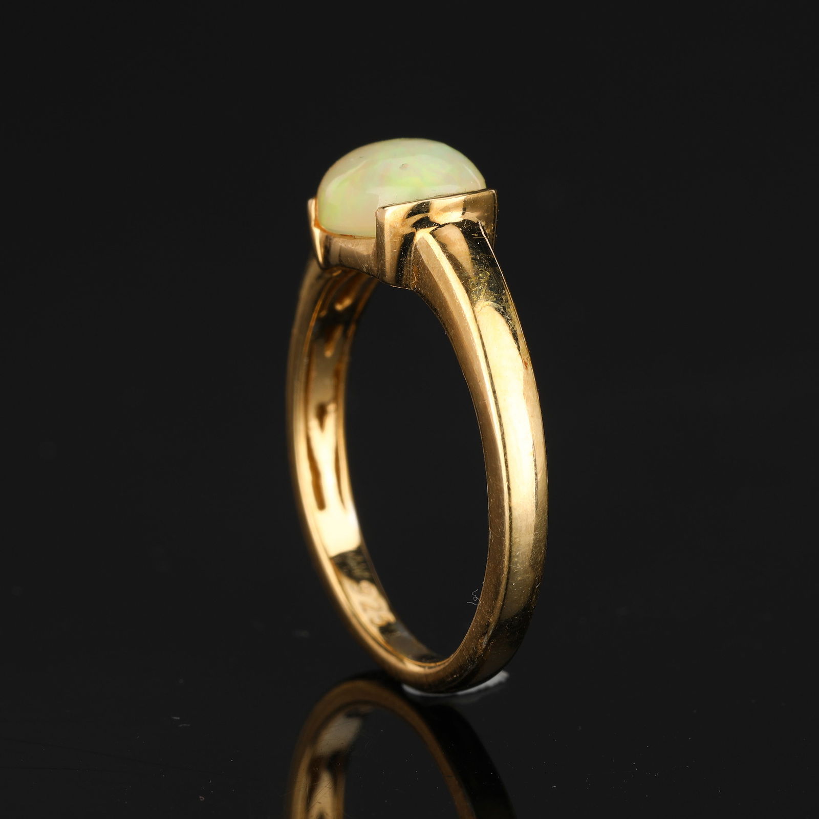 Ring: Ethiopian Opal CAB Oval 9x7mm (1 of 5)