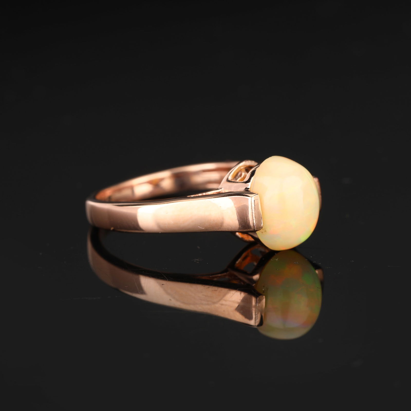 Ring: Ethiopian Opal CAB Oval 9x7mm - 3