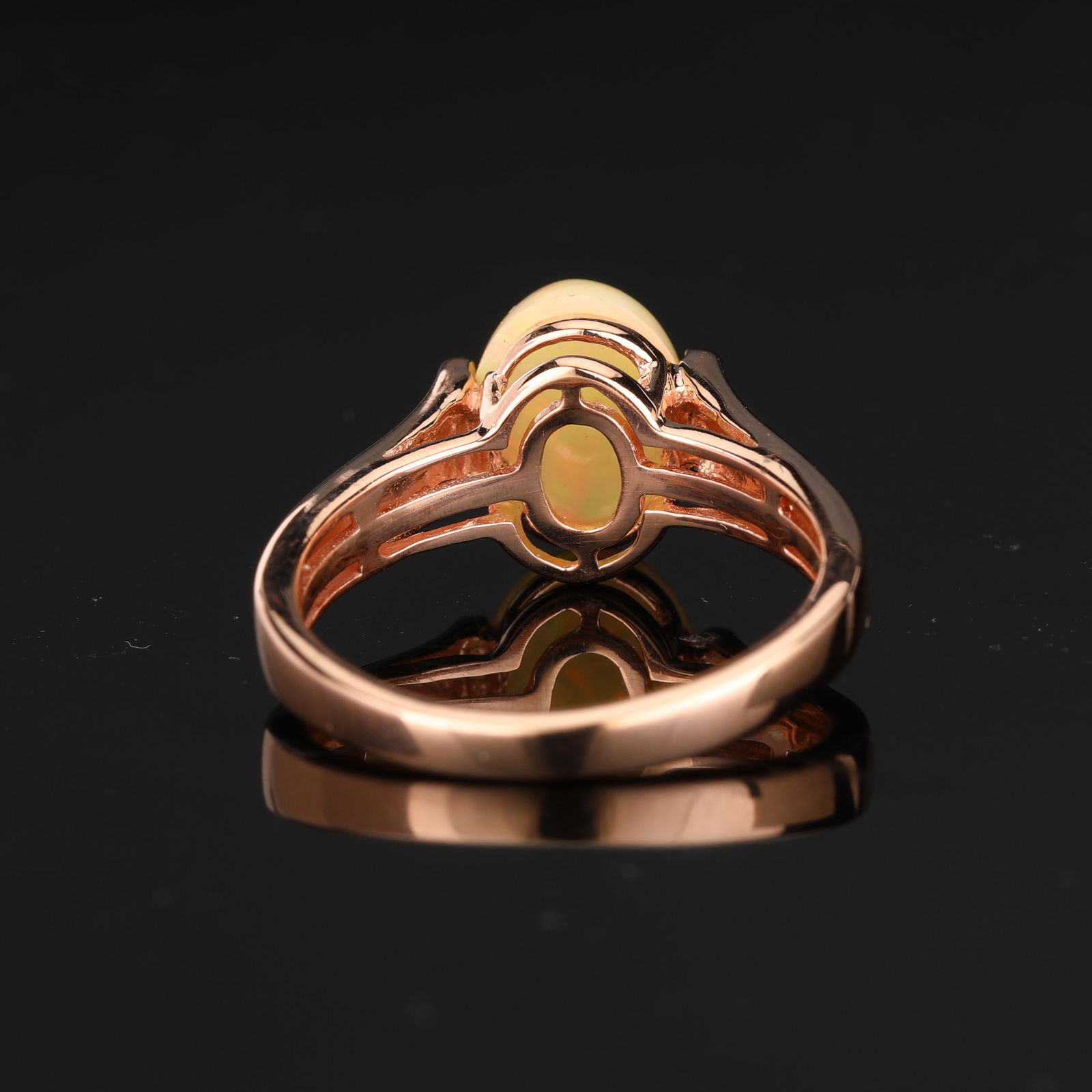 Ring: Ethiopian Opal CAB Oval 9x7mm - 4