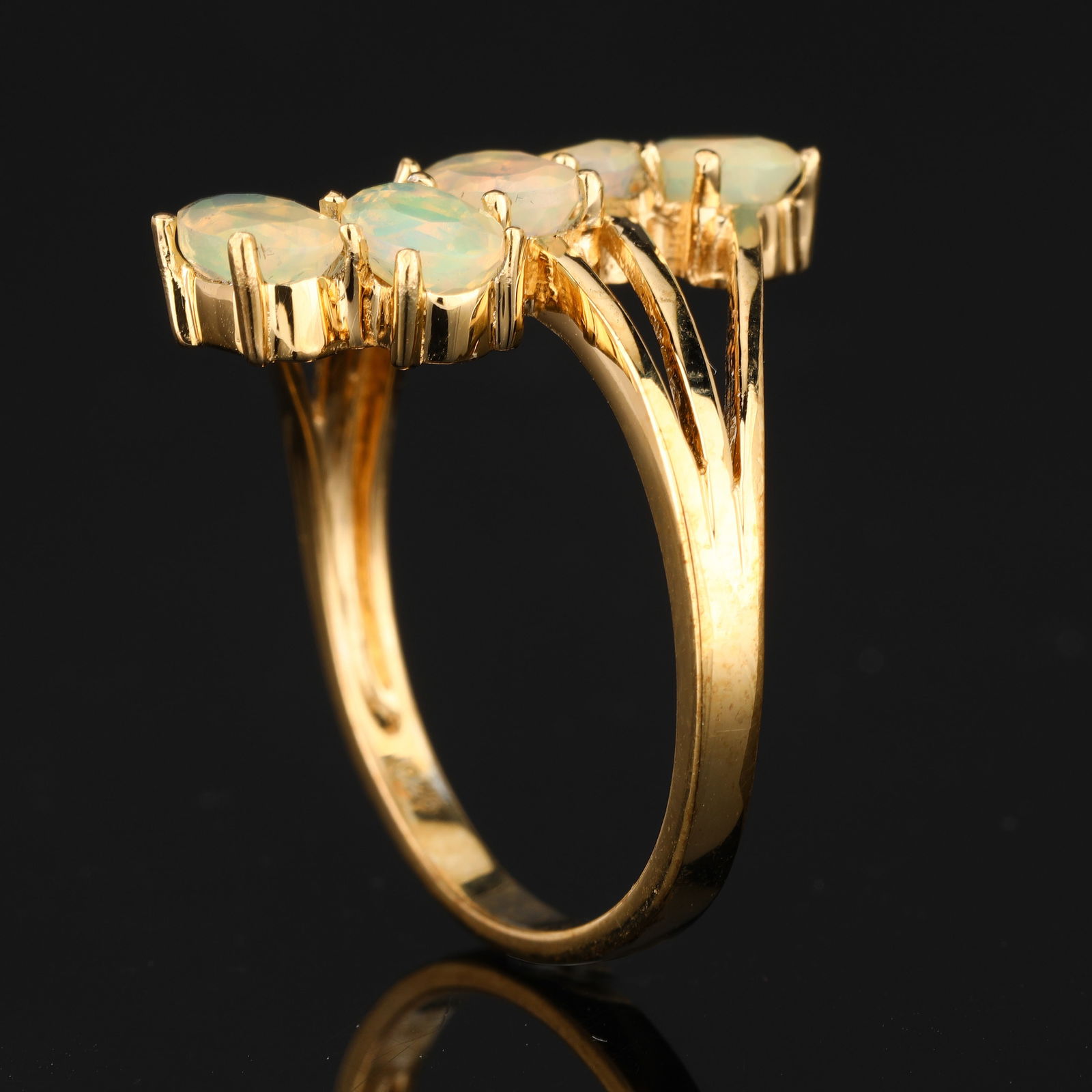 Ring: Ethiopian Opal ( AA ) Oval 6x4mm (1 of 5)