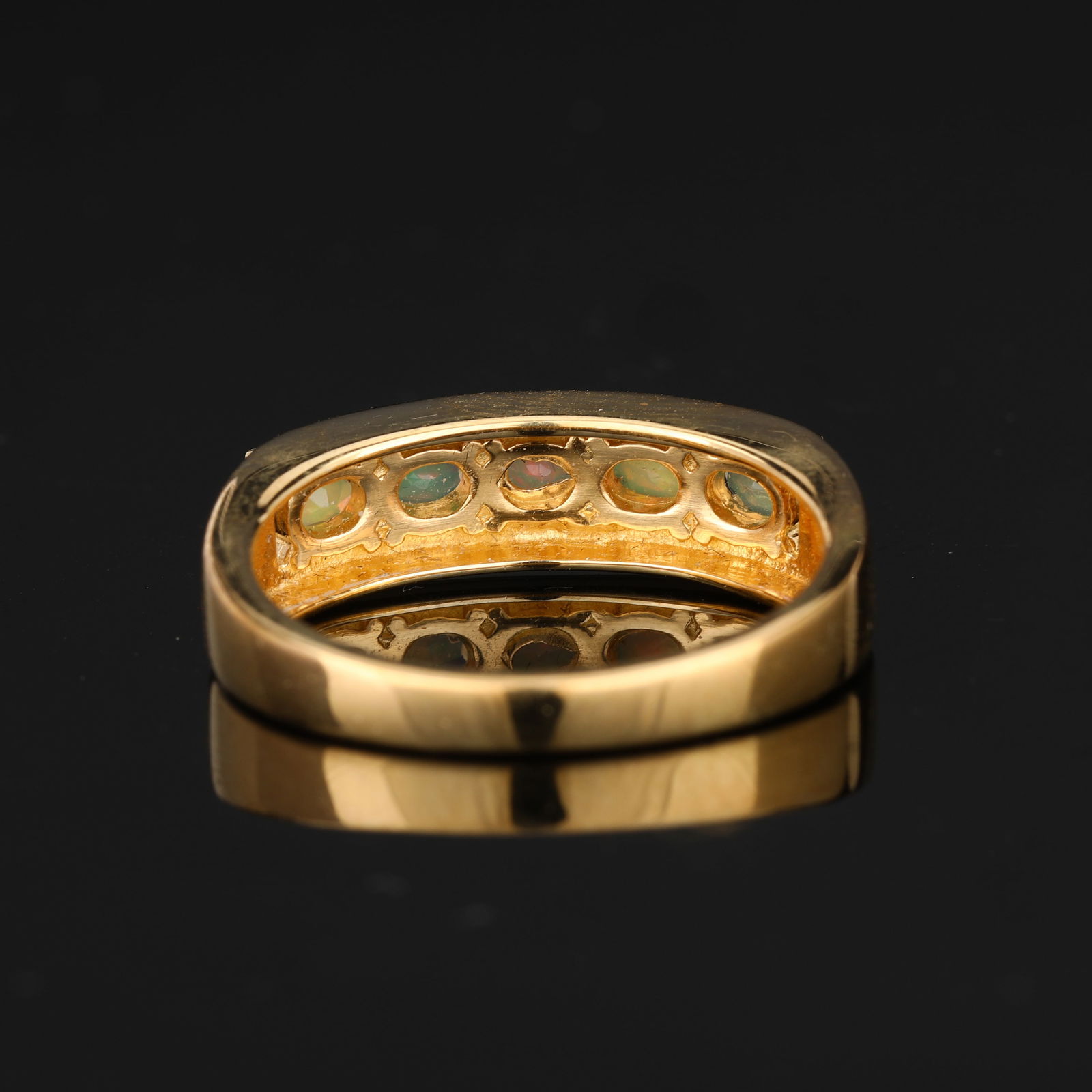 Ring: Ethiopian Opal Faceted Oval 4x3mm - 4