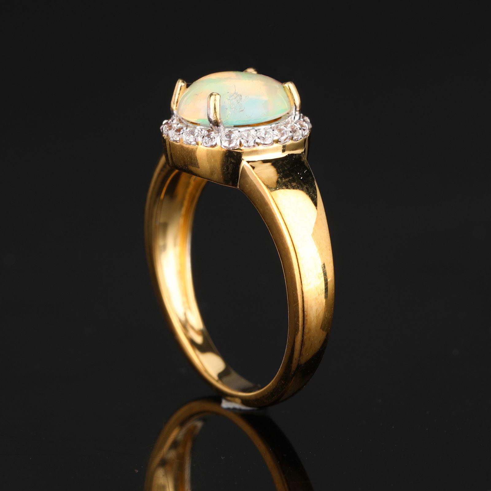 Ring: Ethiopian Opal ( AAA ) CAB Oval 9x7mm (1 of 5)