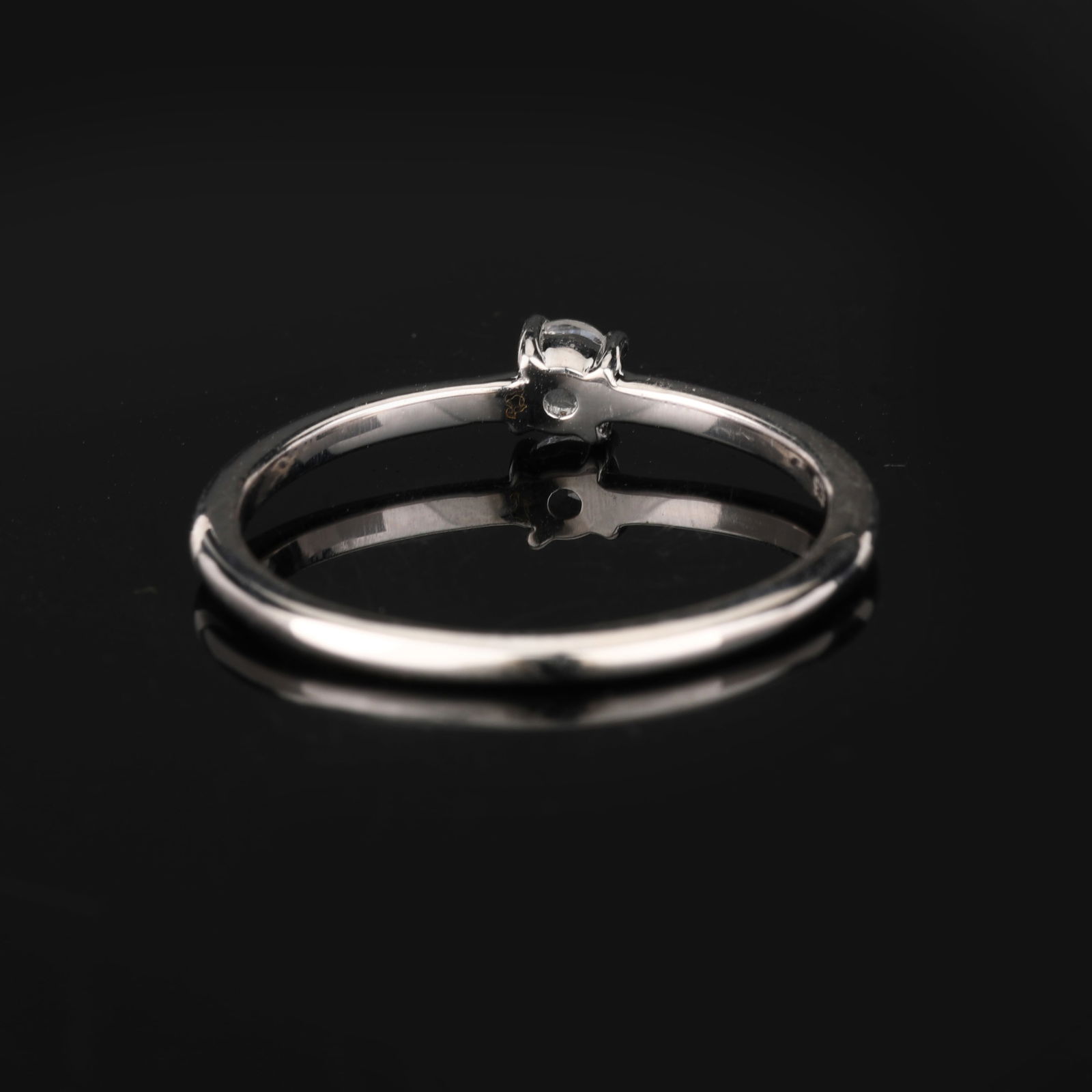 Ring: White Topaz Round 3.00mm - 4