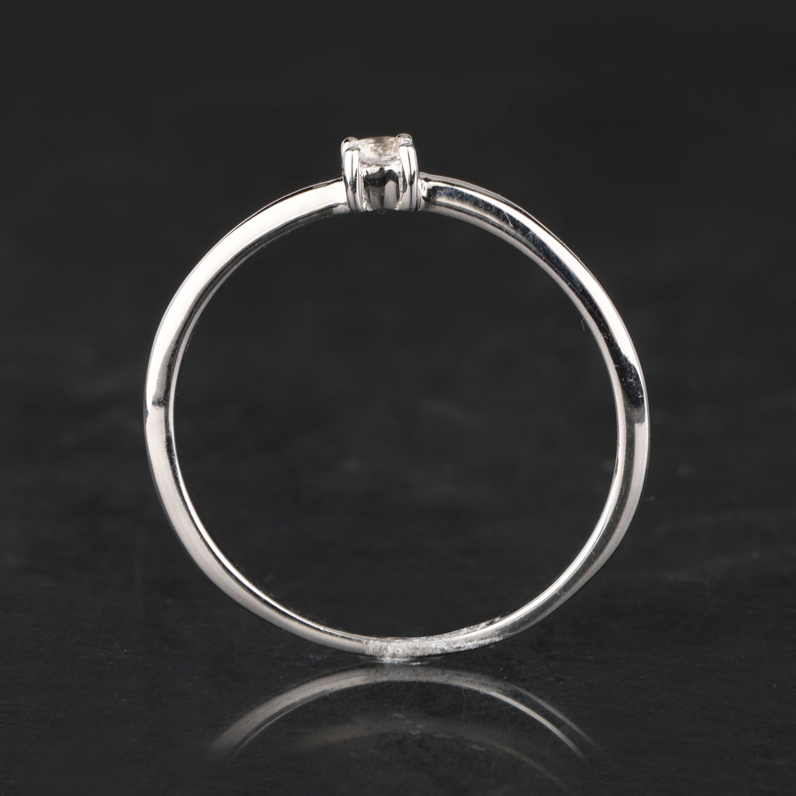 Ring: White Topaz Round 3.00mm - 5