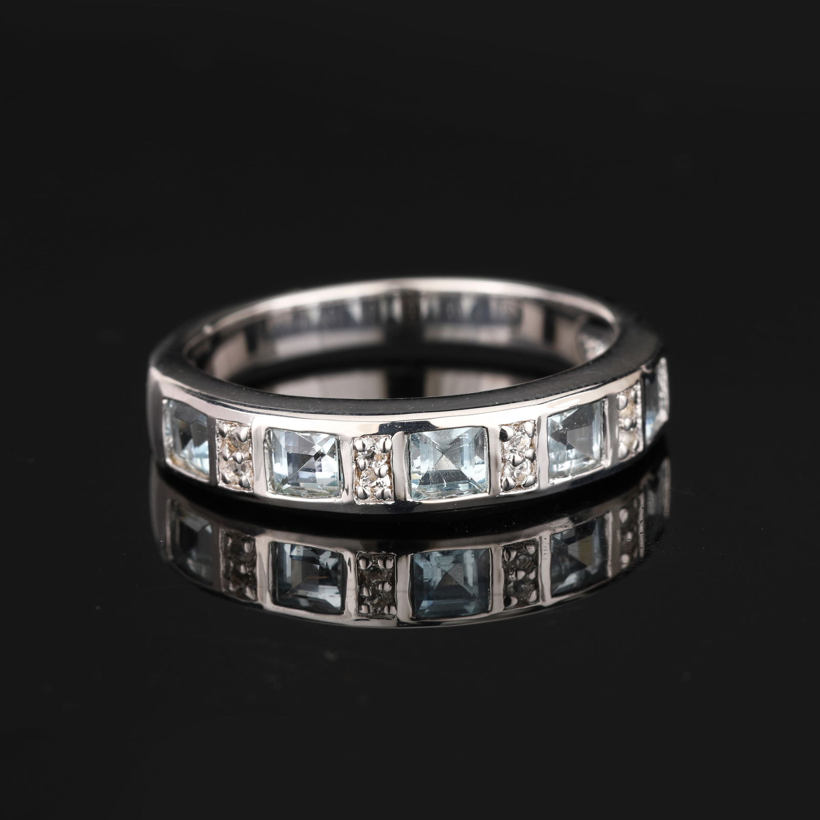 Ring: Aquamarine ( AA ) Square 3.00mm - 2