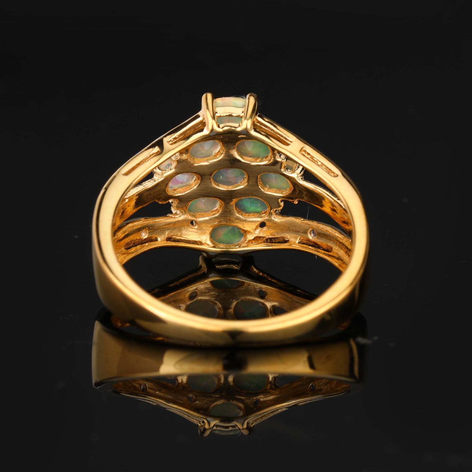 Ring: Ethiopian Opal Oval 4x3mm - 4