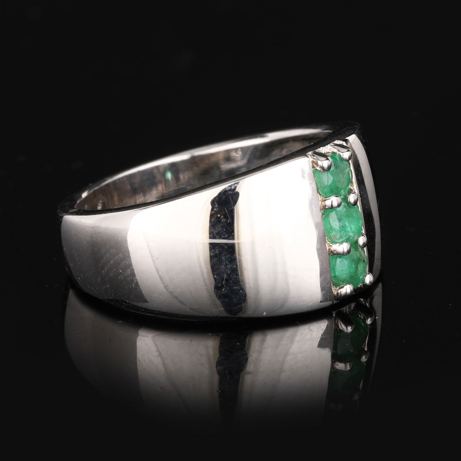 Ring: Zambian Emerald ( Better Color ) Round 3.00mm - 3