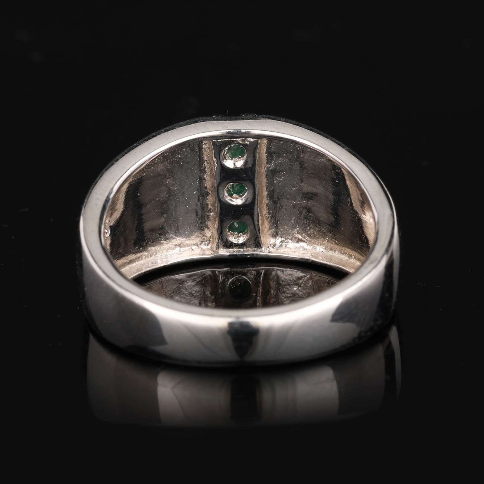 Ring: Zambian Emerald ( Better Color ) Round 3.00mm - 4