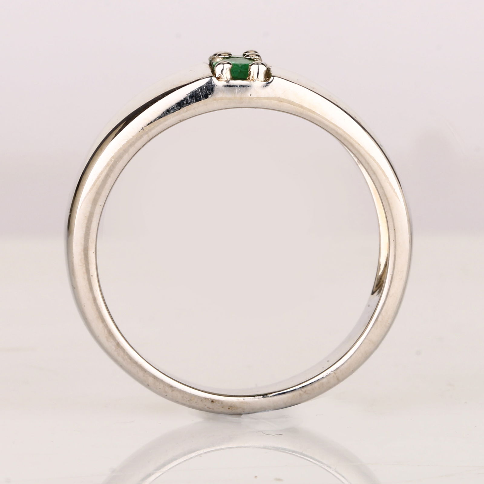 Ring: Zambian Emerald ( Better Color ) Round 3.00mm - 5