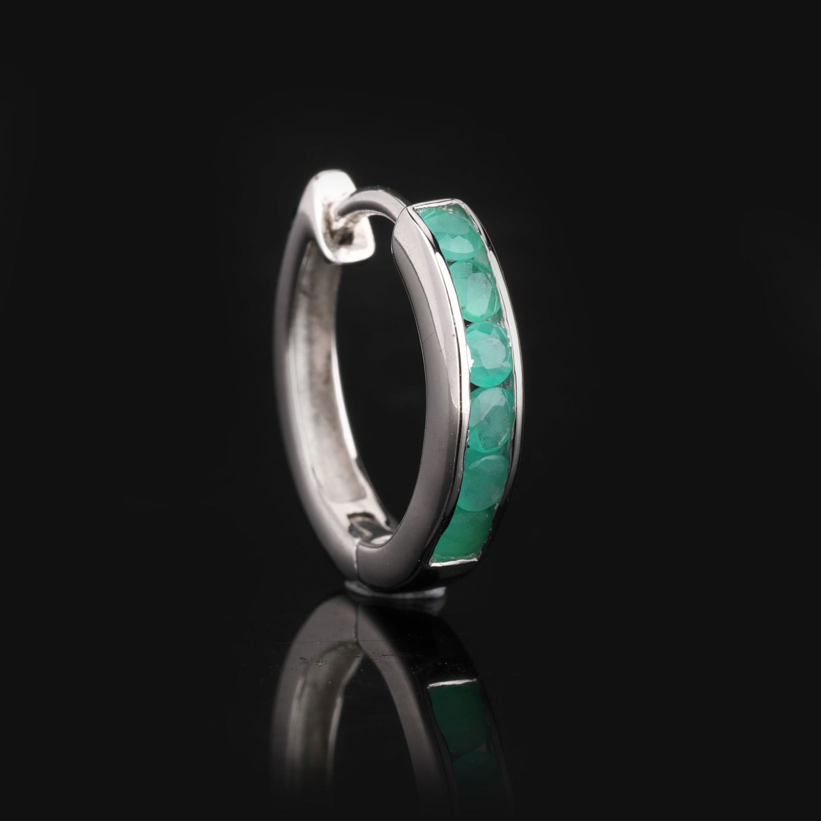 Ring: Sakota Emerald Round 2.50mm - 2