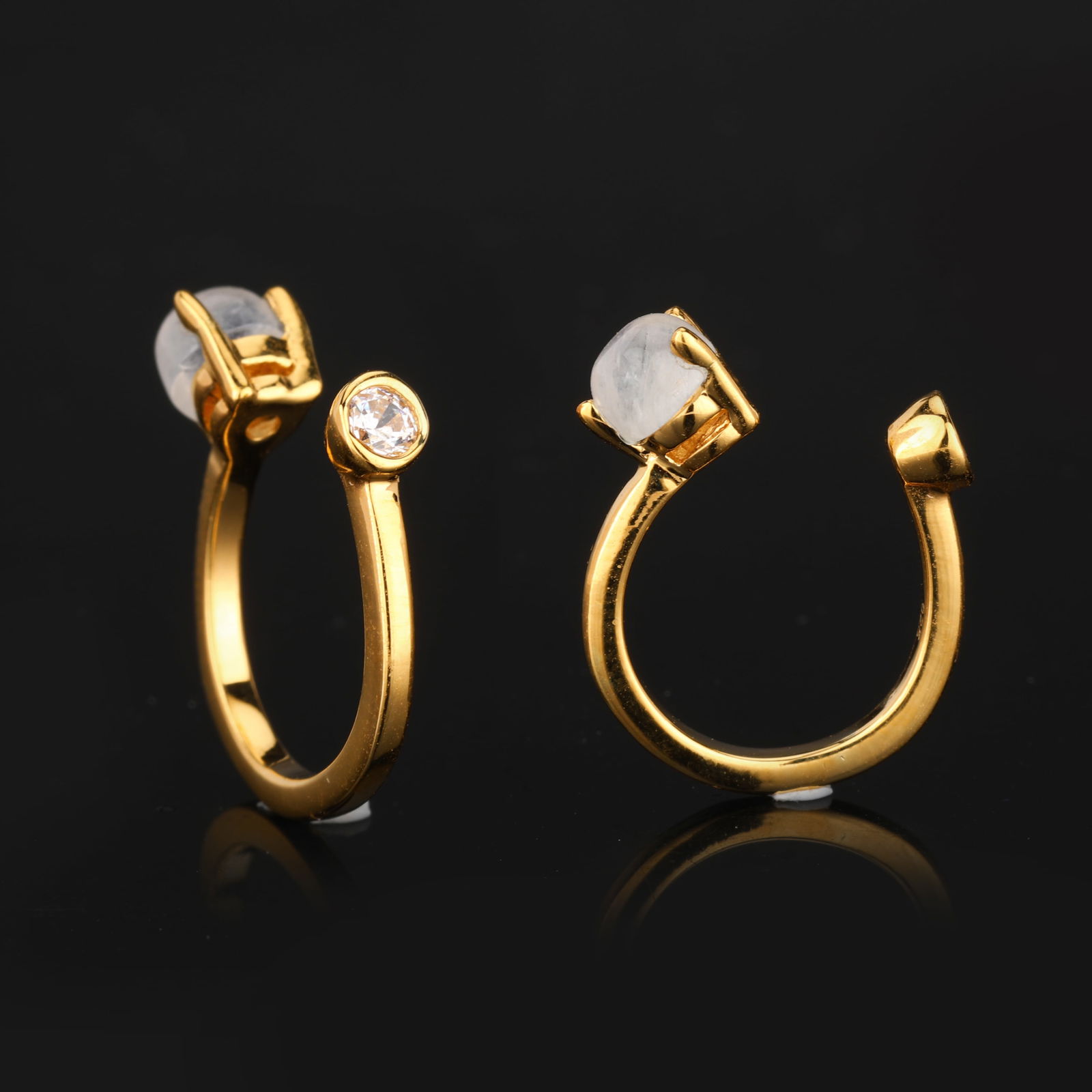 Ring: White Rainbow Moonstone CAB Round 4.00mm - 3