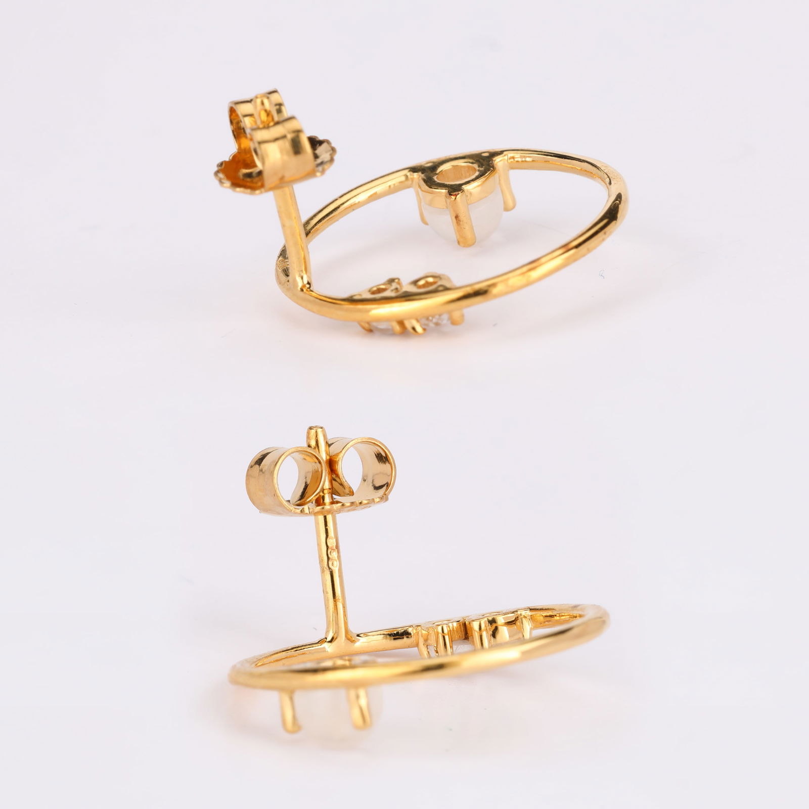 Ring: White Rainbow Moonstone CAB Round 4.00mm - 5