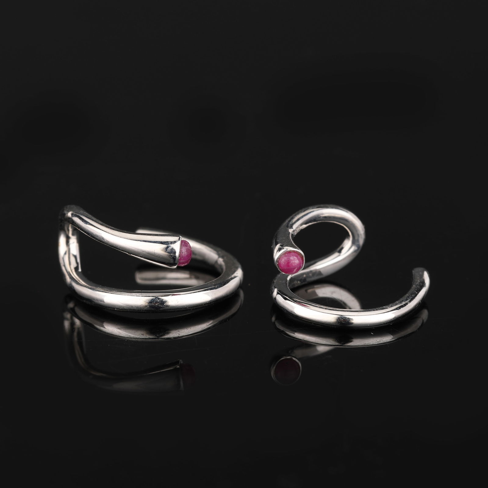 Ring: Indian Ruby CAB Round 2.00mm