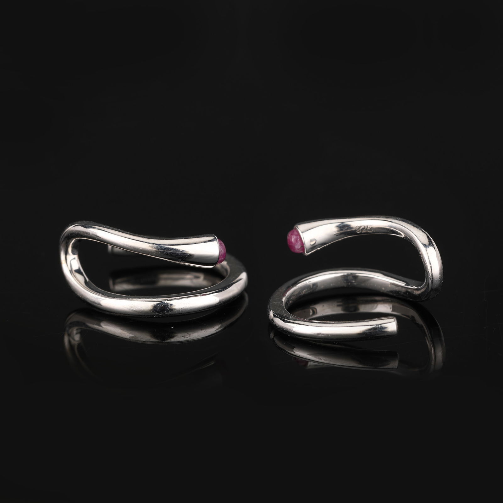 Ring: Indian Ruby CAB Round 2.00mm - 3