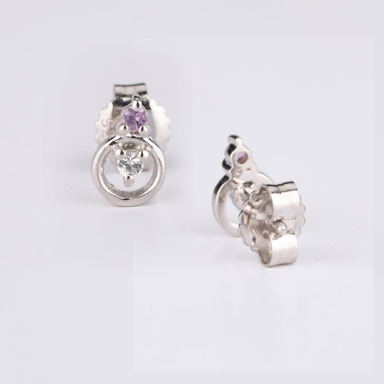 Ring: White Topaz Round 2.00mm: No Reserve! Title: Ring: White Topaz Round 2.00mm Description: White Topaz Round 2.00mm - 1Pc + Pink Sapphire Round 2.00mm - 1Pc Date/Period: After 2000 Materials: 925 Silver W/Rhodium Gross Weight: 1